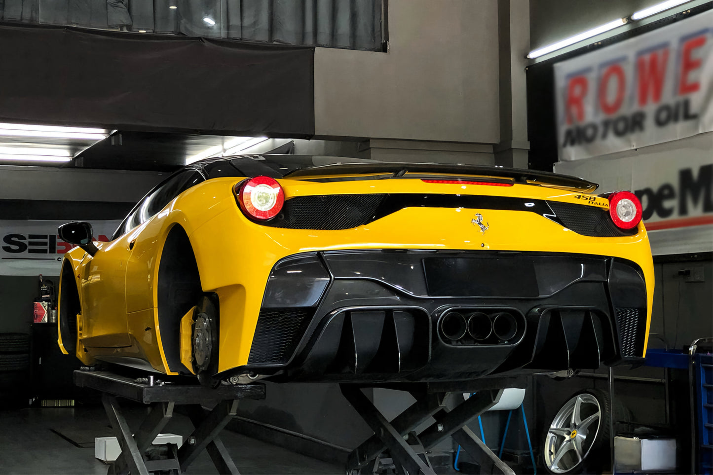 Ferrari 458 Italia & Spider 2009-2015 DRY Semi-Carbon Fiber VORST-Style Rear Bumper & Black Exhaust Pipe