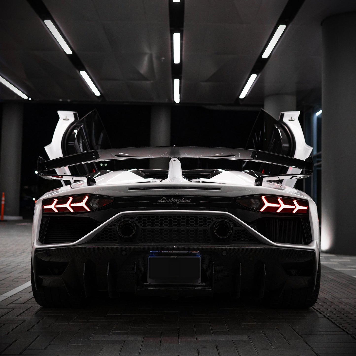 Lamborghini Aventador LP700 LP720 DRY SEMI-Carbon Fiber SVJ-Style Rear Bumper & Diffuser