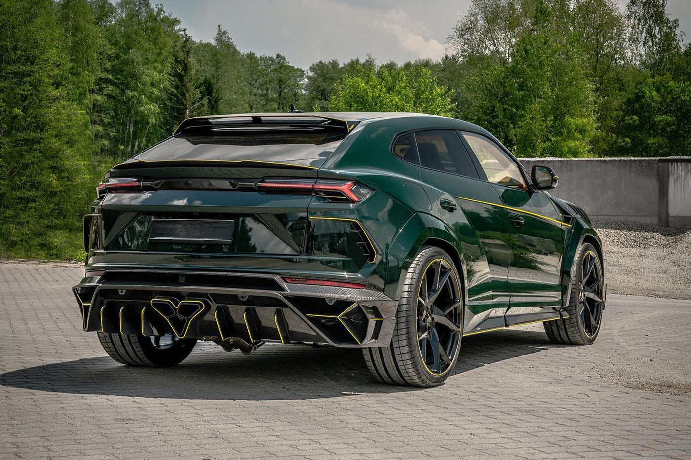 Lamborghini URUS 2018+ DRY Carbon Fiber & FRP Rear Bumper