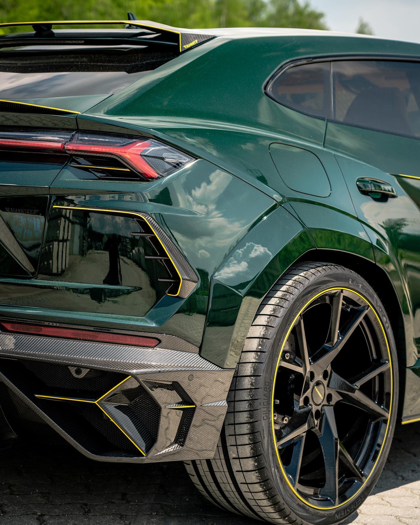 Lamborghini URUS 2018+ DRY Carbon Fiber & FRP Rear Bumper