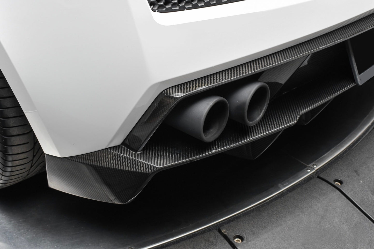 लेम्बोर्गिनी गैलार्डो LP550 LP560 LP570 DRY कार्बन फाइबर DMC रियर डिफ्यूज़र