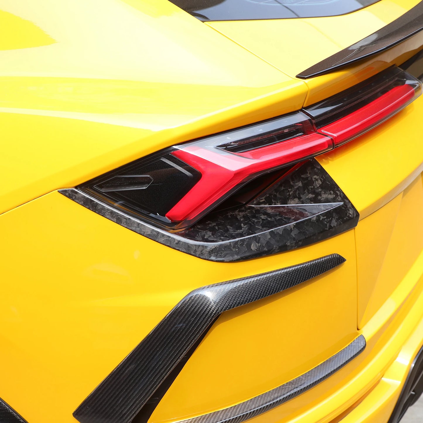 Lamborghini URUS 2018+ Carbon Fiber Rear Light Frames