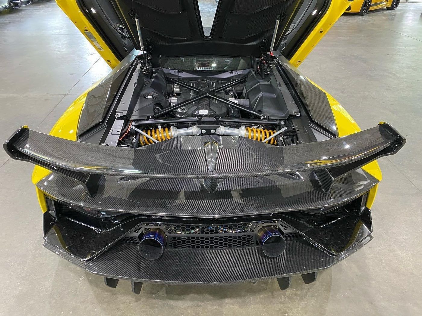 Lamborghini Aventador LP700 LP720 DRY SEMI-Carbon Fiber SVJ-Style Rear Bumper & Diffuser